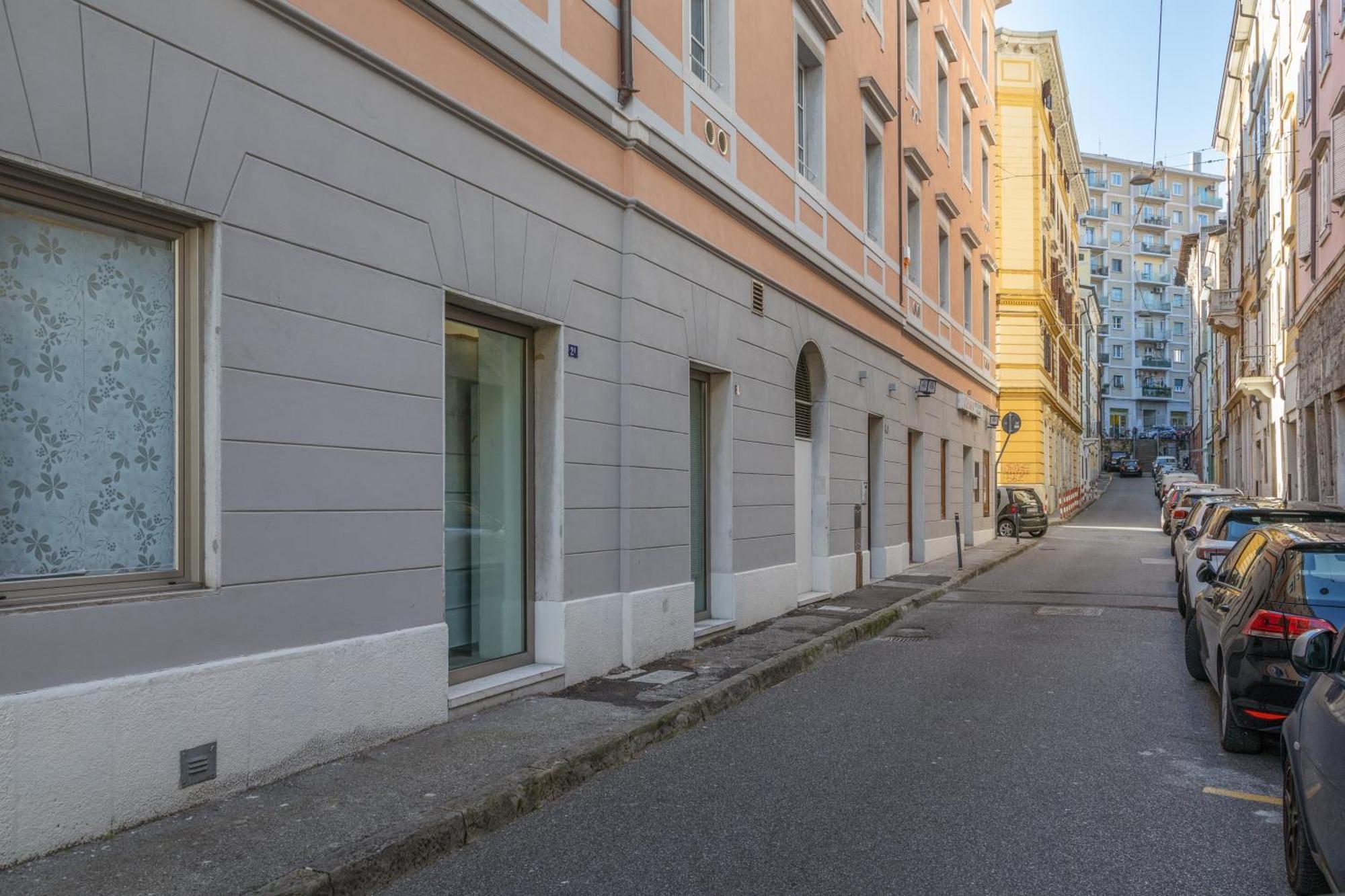Blake, Attico Centrale Con Parcheggio A Триест Экстерьер фото